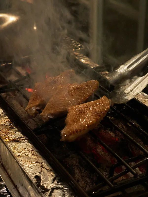 焼鳥umの備長炭の焼き台